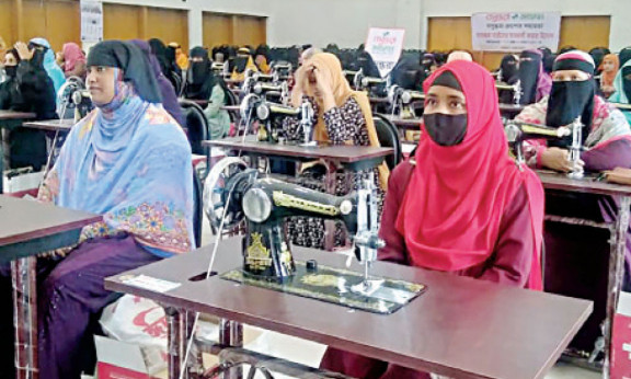 দুঃখসাগরে সুখের তরি ভাসাল বসুন্ধরা