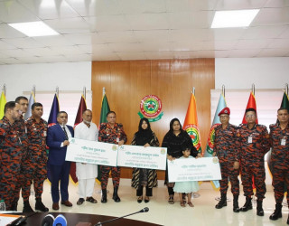 টঙ্গীতে আগুনে নিহত ৩ ফায়ার সার্ভিস কর্মীর পরিবারের পাশে সায়েম সোবহান আনভীর, চেয়ারম্যান এবিজি