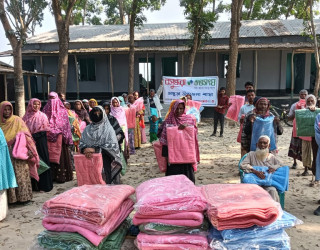 Bashundhara Shuvosangho Distributes Blankets in Pabna
