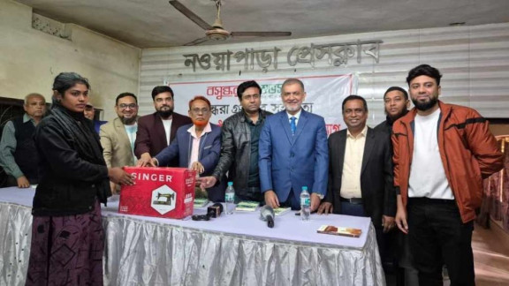 Bashundhara Shuvosangho Distributes Sewing Machines to 20 Underprivileged Women in Abhaynagar