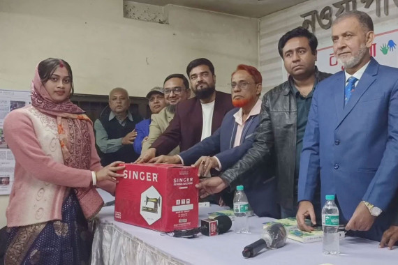 যশোরের অস্বচ্ছল ২০ নারী পেলেন বসুন্ধরা শুভ সংঘের সেলাই মেশিন