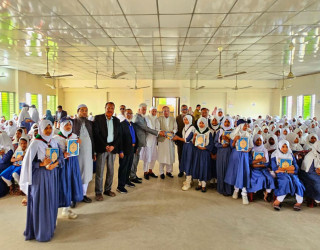 Bashundhara Group Distributes Over 6,000 Copies of the Holy Quran Among Students