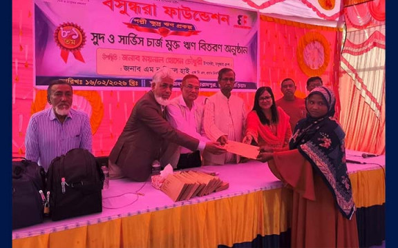 সুদ ও সার্ভিস চার্জমুক্ত ক্ষুদ্র ঋণ পেলেন ৪৩২ সুবিধাবঞ্চিত নারী