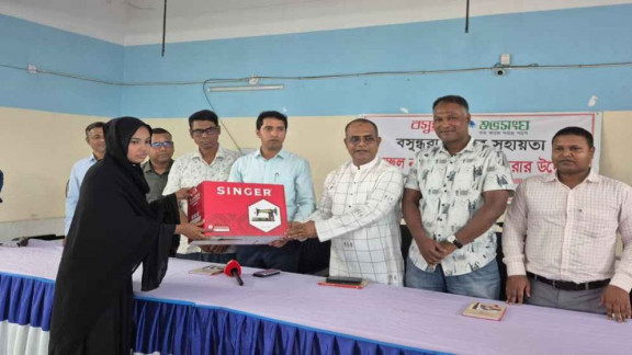 Bashundhara Shuvosangho Distributes Sewing Machines in Bogura