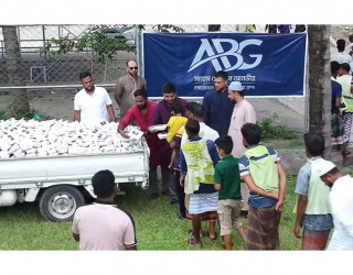 ক্ষুধার্তদের মুখে খাবার তুলে দিতে সায়েম সোবহান আনভীরের ব্যতিক্রমী উদ্যোগ