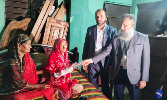 বাউলশিল্পী কাঙালিনী সুফিয়ার পাশে দাঁড়াল আনভীর বসুন্ধরা গ্রুপ ফাউন্ডেশন