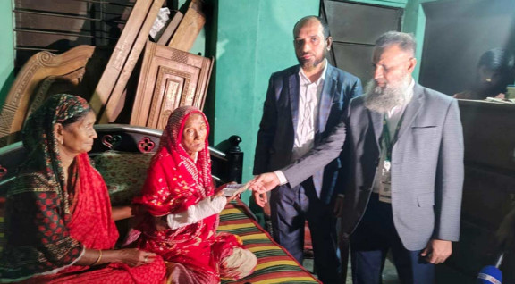 কাঙালিনী সুফিয়ার পাশে আনভীর বসুন্ধরা গ্রুপ ফাউন্ডেশন