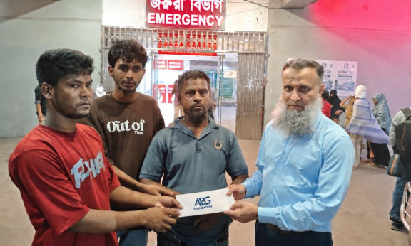 দগ্ধ রাকিবের চিকিৎসায় আনভীর বসুন্ধরা গ্রুপ ফাউন্ডেশনের সহায়তা