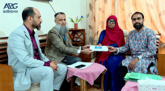 ক্যানসারে আক্রান্ত শিক্ষিকা ইয়াসমিনের পাশে আনভীর বসুন্ধরা গ্রুপ ফাউন্ডেশন