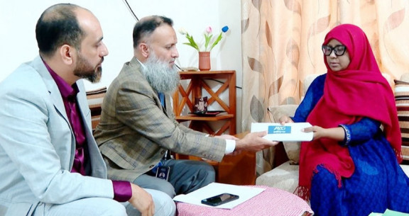 ক্যান্সারে আক্রান্ত শিক্ষিকার পাশে আনভীর বসুন্ধরা গ্রুপ ফাউন্ডেশন