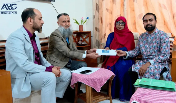 জীবনের লড়াইয়ে একটুকরো আশার আলো—শিক্ষিকা ইয়াসমিন আরার পাশে আনভীর বসুন্ধরা গ্রুপ ফাউন্ডেশন।