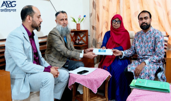 চিকিৎসার খরচে বিপর্যস্ত ইয়াসমিনের পাশে আনভীর বসুন্ধরা গ্রুপ ফাউন্ডেশন