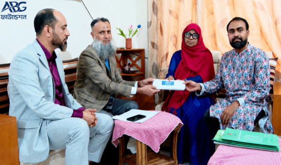 জীবনের কঠিন সময়ে আশার আলো, শিক্ষিকা ইয়াসমিন আরার পাশে আনভীর বসুন্ধরা গ্রুপ ফাউন্ডেশন