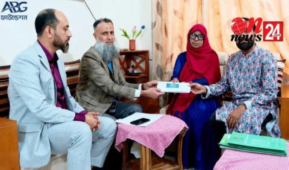 ক্যান্সারে আক্রান্ত শিক্ষিকার চিকিৎসায় সহায়তায় আনভীর বসুন্ধরা গ্রুপ ফাউন্ডেশন