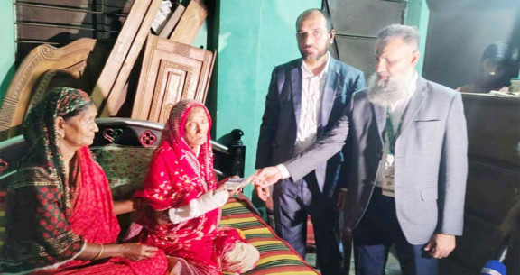 শিল্পী কাঙালিনী সুফিয়ার সহায়তার হাত বাড়াল আনভীর বসুন্ধরা গ্রুপ ফাউন্ডেশন