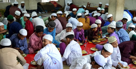 এতিম শিশুদের কাছে শুক্রবার এখন আনন্দের দিন