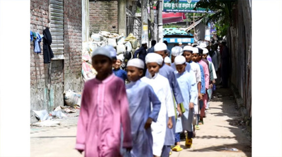 এতিম শিশুদের মুখে হাসি ফোটাচ্ছে এবিজি ফাউন্ডেশন