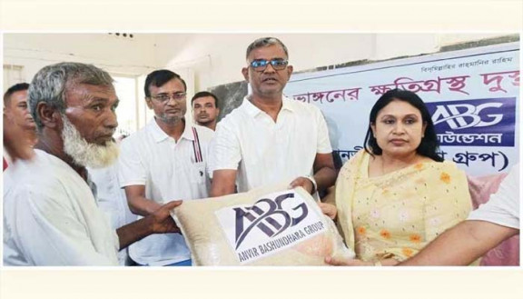 দৌলতপুরে নদীভাঙনকবলিত মানুষের পাশে এবিজি ফাউন্ডেশন
