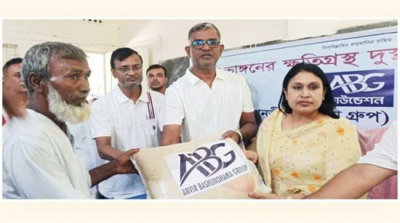 দৌলতপুরে নদীভাঙনকবলিত মানুষের পাশে এবিজি ফাউন্ডেশন