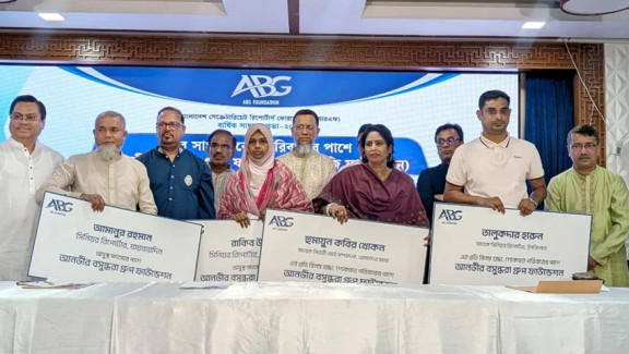 প্রয়াত ও অসুস্থ চার সাংবাদিকের পরিবারের পাশে এবিজি ফাউন্ডেশন